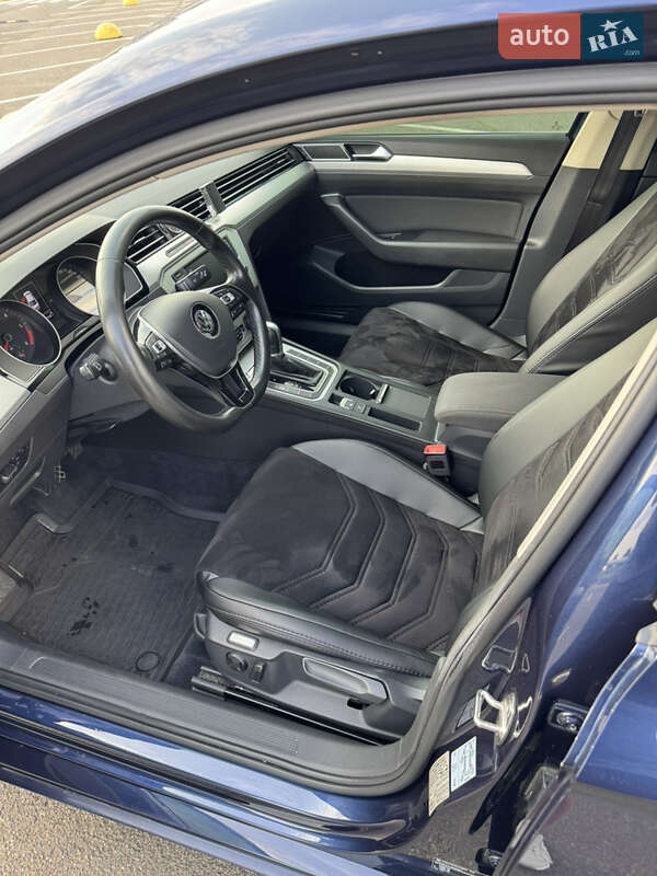Седан Volkswagen Passat 2015 в Києві