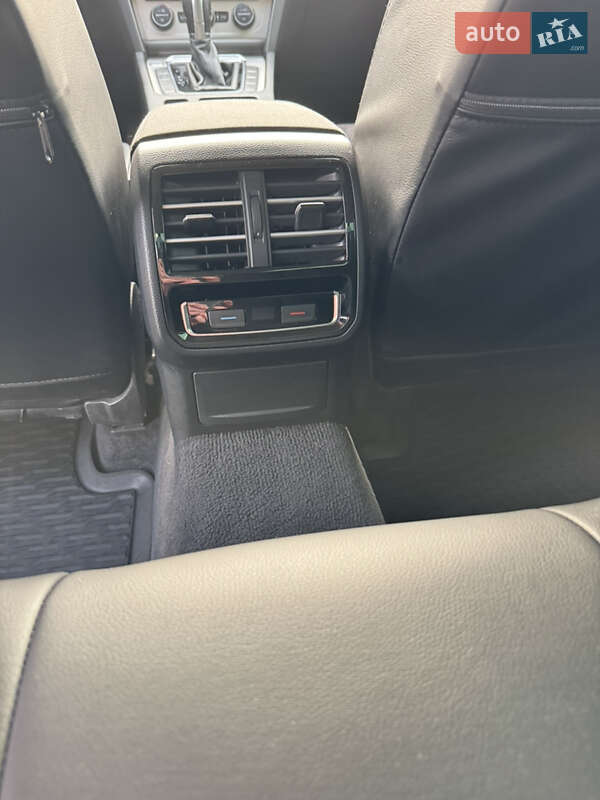 Седан Volkswagen Passat 2015 в Києві