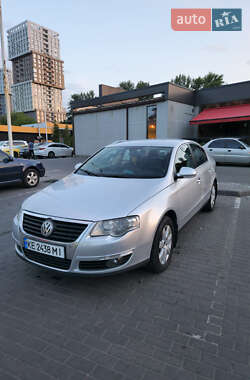 Седан Volkswagen Passat 2008 в Днепре