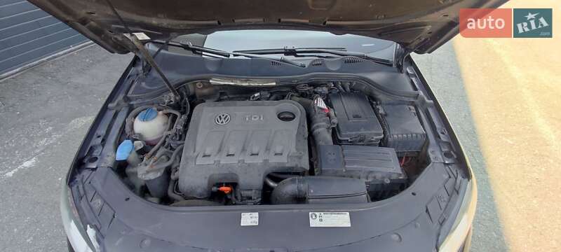 Универсал Volkswagen Passat 2011 в Киеве