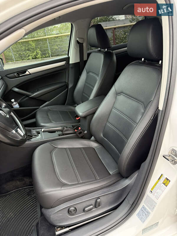 Седан Volkswagen Passat 2014 в Івано-Франківську