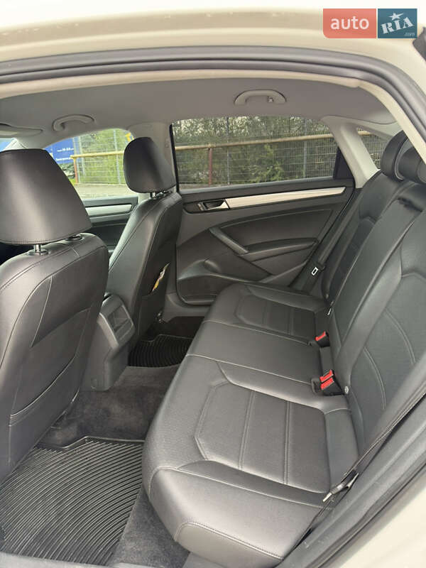 Седан Volkswagen Passat 2014 в Івано-Франківську