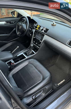 Седан Volkswagen Passat 2012 в 
