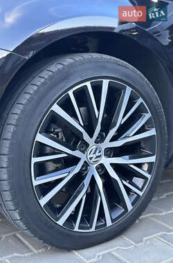 Седан Volkswagen Passat 2012 в 
