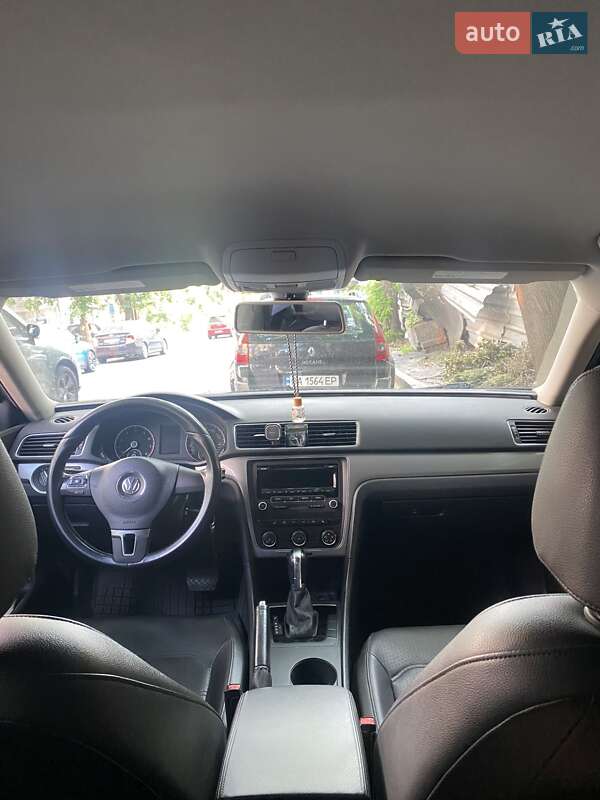 Седан Volkswagen Passat 2013 в Днепре