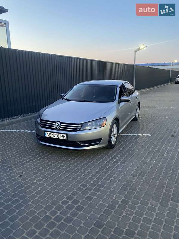 Седан Volkswagen Passat 2013 в Днепре