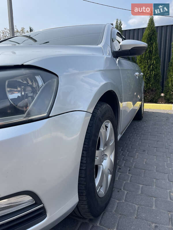 Универсал Volkswagen Passat 2011 в Коростене