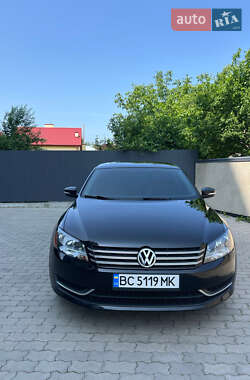 Седан Volkswagen Passat 2012 в Жовкве