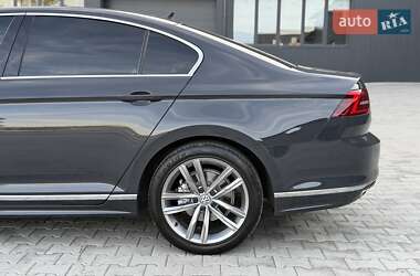 Седан Volkswagen Passat 2015 в 