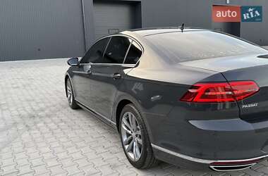 Седан Volkswagen Passat 2015 в 