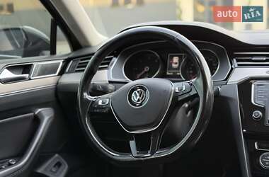 Седан Volkswagen Passat 2015 в 