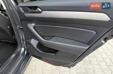 Седан Volkswagen Passat 2015 в 