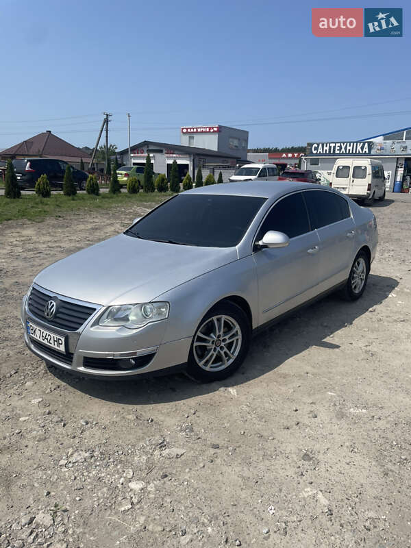 Седан Volkswagen Passat 2009 в Рівному