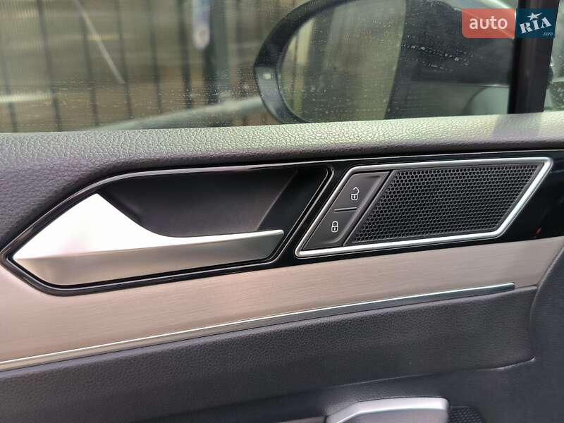 Универсал Volkswagen Passat 2015 в Киеве