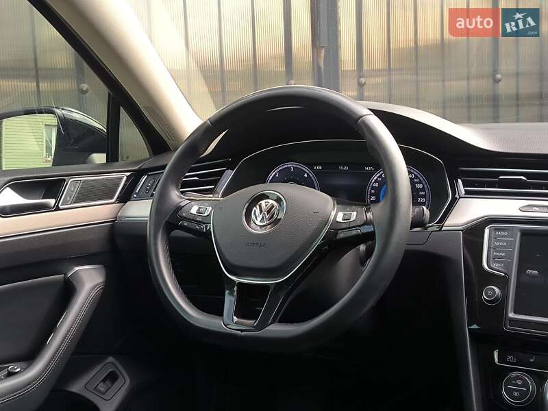Универсал Volkswagen Passat 2015 в Киеве