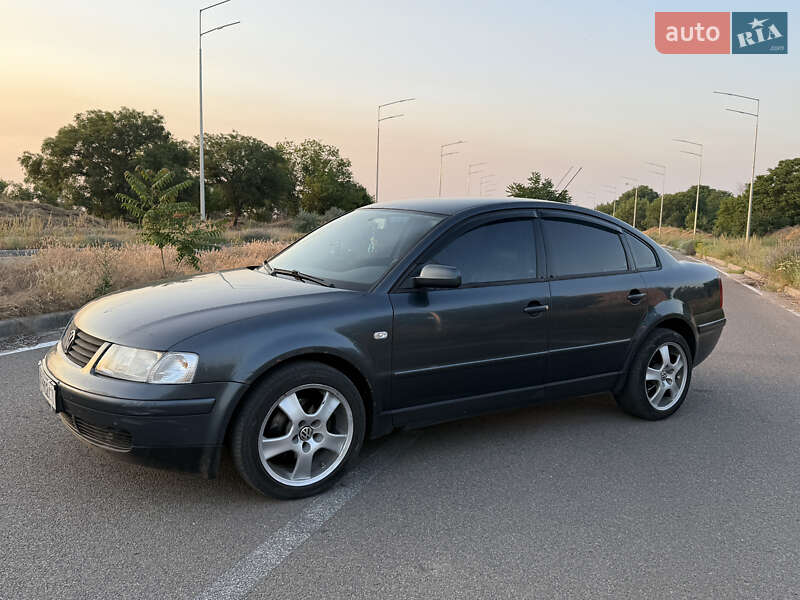 Седан Volkswagen Passat 1999 в Херсоні