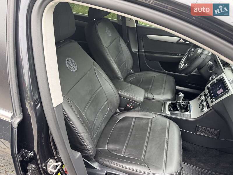 Седан Volkswagen Passat 2012 в Житомире
