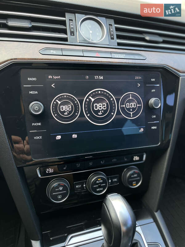 Седан Volkswagen Passat 2018 в Києві