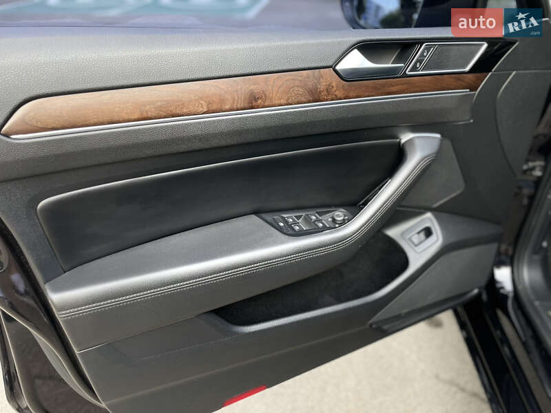 Седан Volkswagen Passat 2018 в Києві