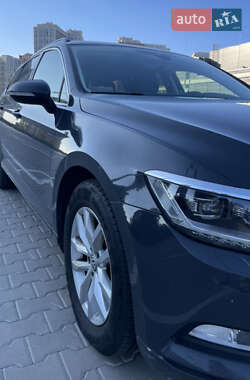 Универсал Volkswagen Passat 2017 в Харькове