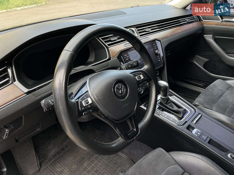 Седан Volkswagen Passat 2018 в Києві