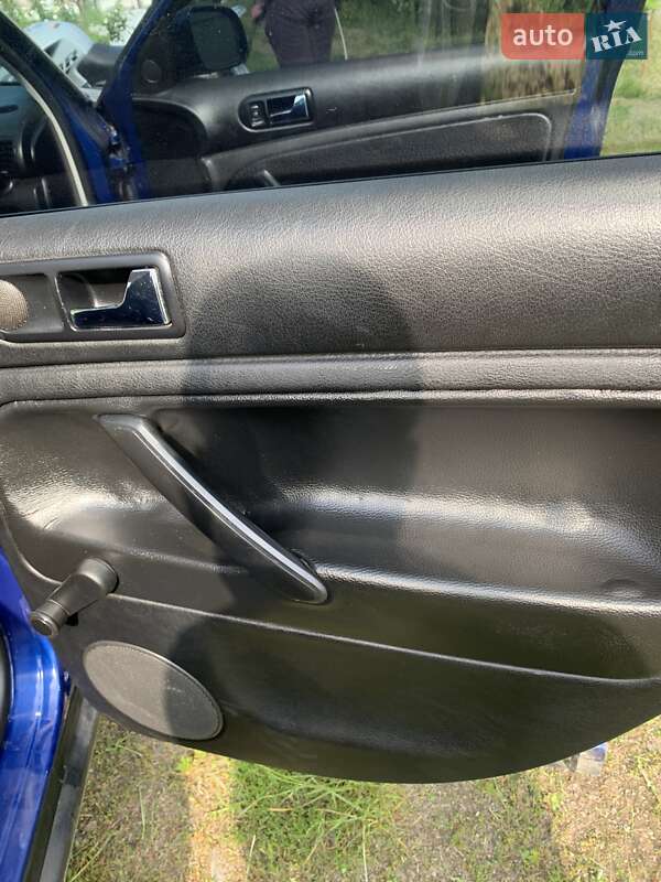 Универсал Volkswagen Passat 2001 в Сарнах