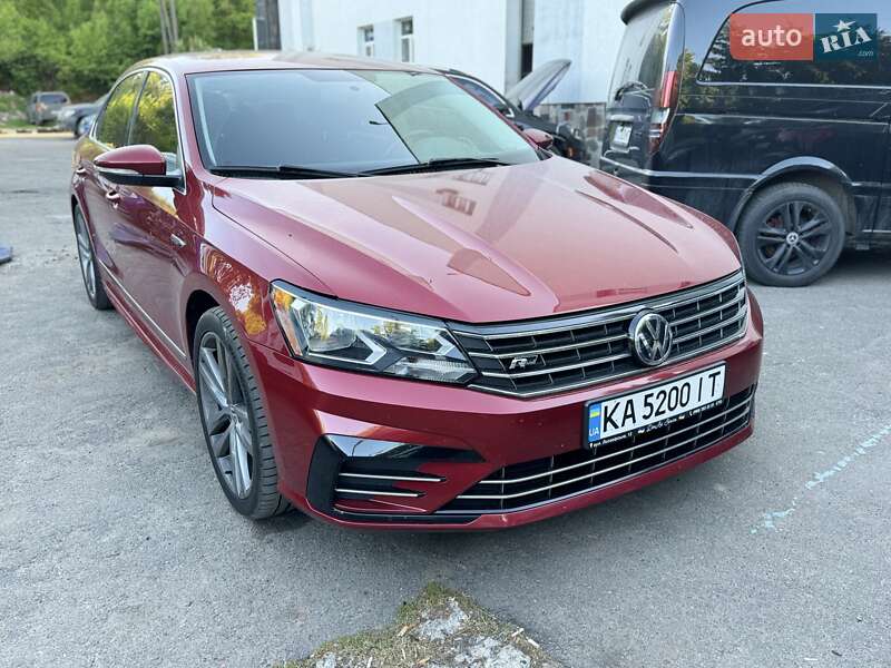 Седан Volkswagen Passat 2016 в Киеве