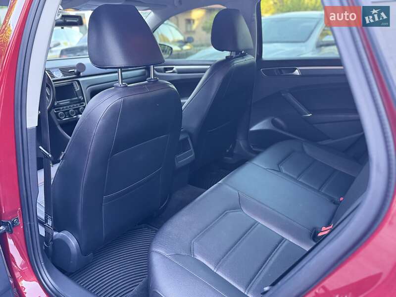 Седан Volkswagen Passat 2016 в Киеве