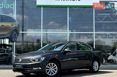 Седан Volkswagen Passat 2017 в Киеве