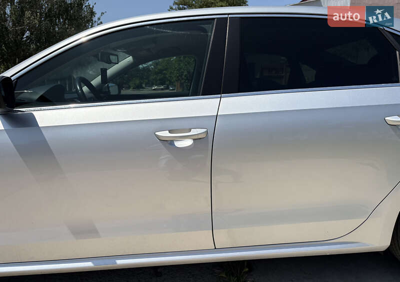 Седан Volkswagen Passat 2014 в Одессе