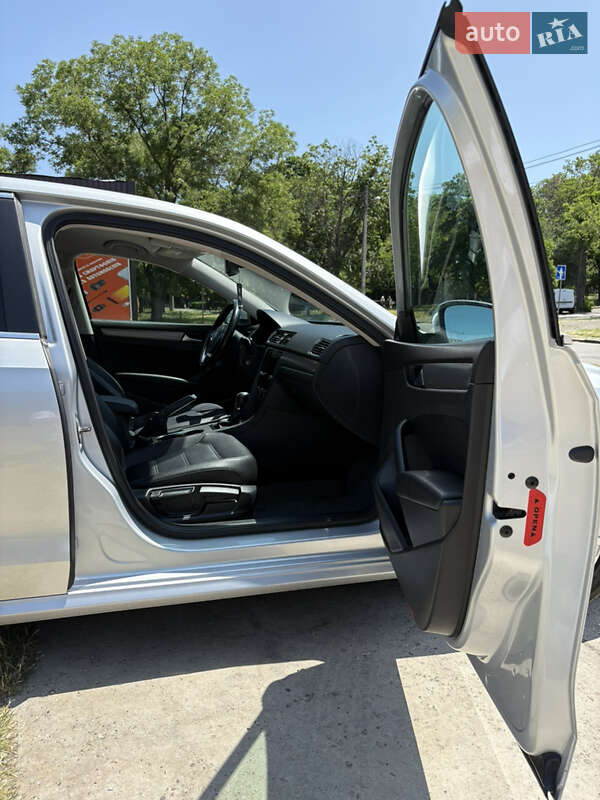 Седан Volkswagen Passat 2014 в Одессе