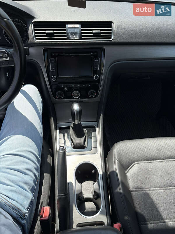 Седан Volkswagen Passat 2014 в Одессе