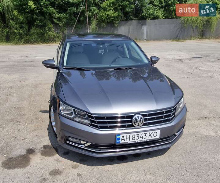 Седан Volkswagen Passat 2016 в Киеве