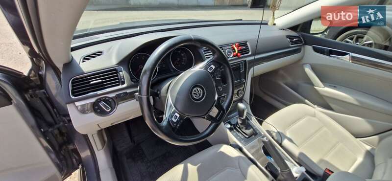 Седан Volkswagen Passat 2016 в Киеве