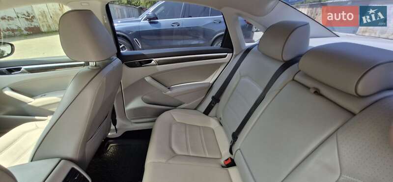 Седан Volkswagen Passat 2016 в Киеве