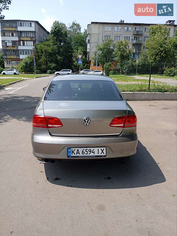 Седан Volkswagen Passat 2012 в Києві