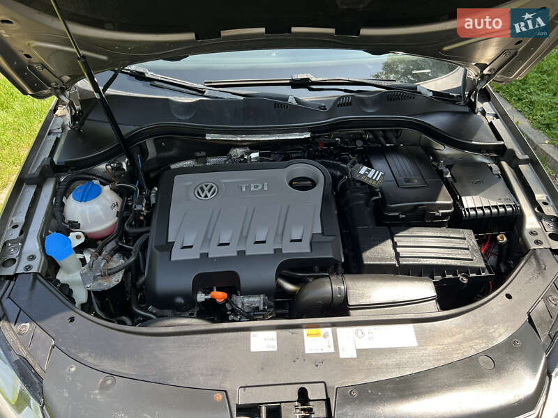 Універсал Volkswagen Passat 2011 в Калуші