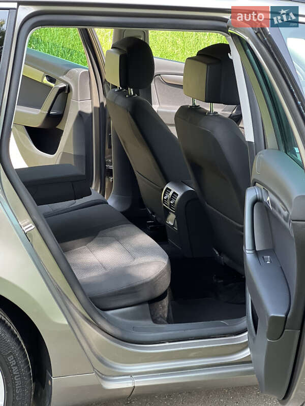 Універсал Volkswagen Passat 2011 в Калуші