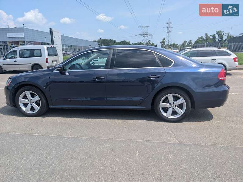 Седан Volkswagen Passat 2011 в Киеве