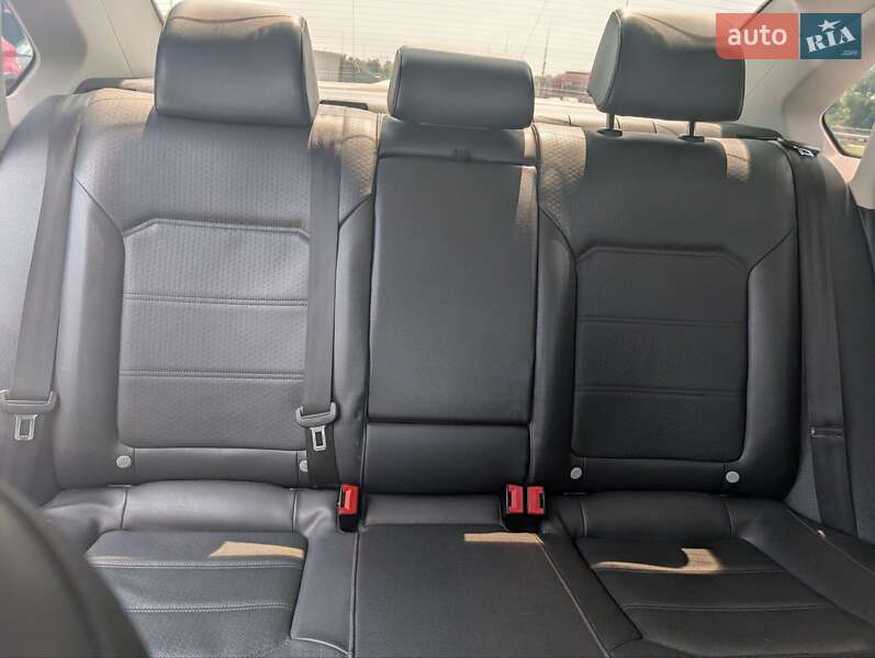 Седан Volkswagen Passat 2011 в Киеве