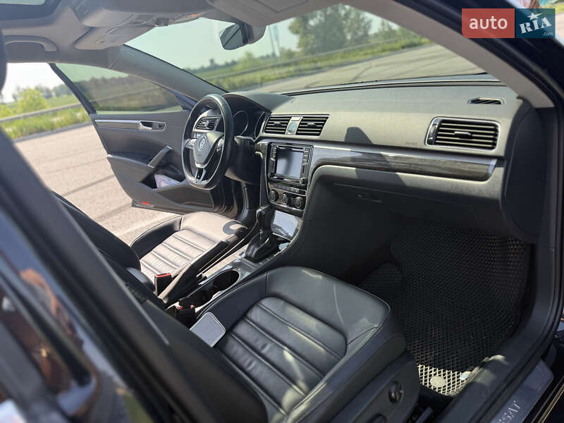 Седан Volkswagen Passat 2017 в Ромнах