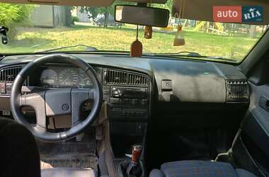 Универсал Volkswagen Passat 1992 в 