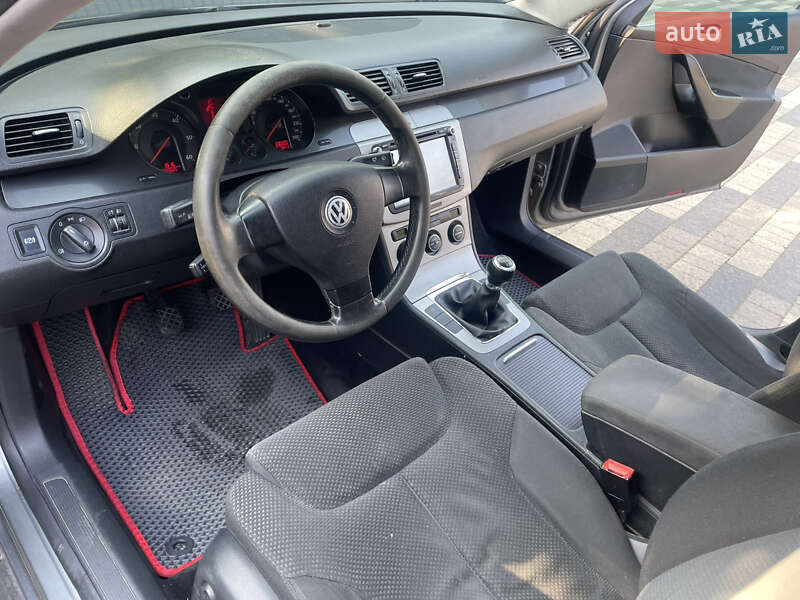 Седан Volkswagen Passat 2006 в Сваляве