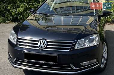 Седан Volkswagen Passat 2012 в Києві