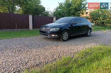 Седан Volkswagen Passat 2012 в Львове