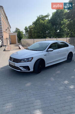 Седан Volkswagen Passat 2017 в 