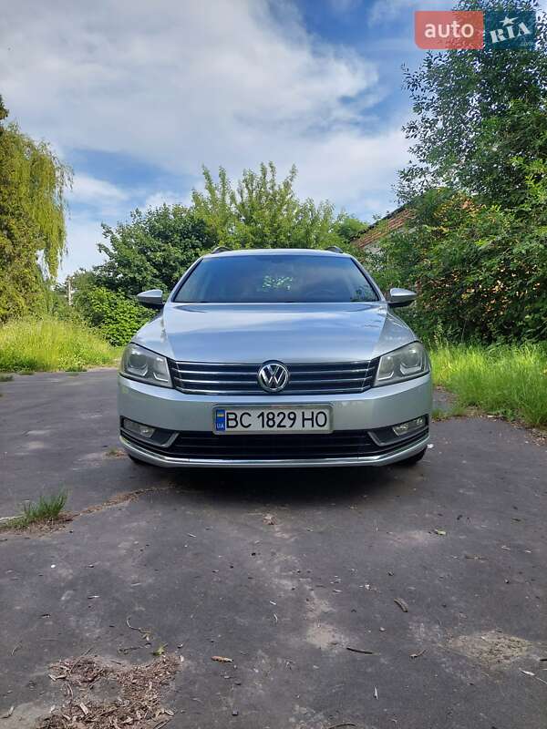 Універсал Volkswagen Passat 2011 в Сокалі