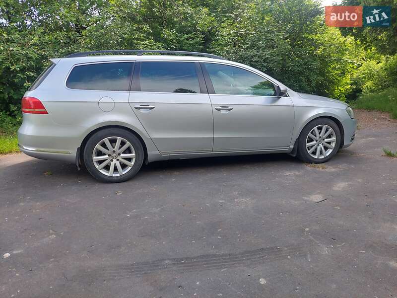 Універсал Volkswagen Passat 2011 в Сокалі