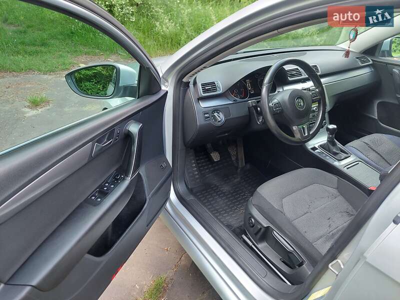 Універсал Volkswagen Passat 2011 в Сокалі