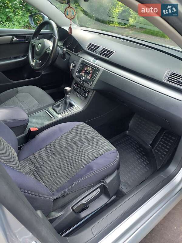 Універсал Volkswagen Passat 2011 в Сокалі